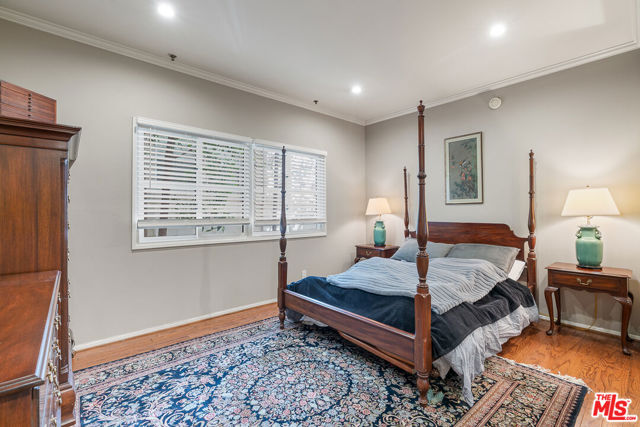120 N Swall Drive, Los Angeles CA: https://media.crmls.org/mediaz/99919385-cd25-4997-972c-66e8ab61b903.jpg