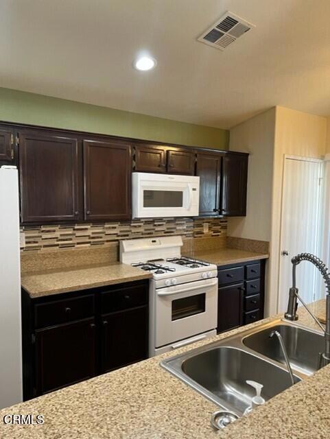 1112 Oyster Place, Oxnard CA: https://media.crmls.org/mediaz/9991c2d3-86b5-4413-99ca-43c31b5ffc10.jpg