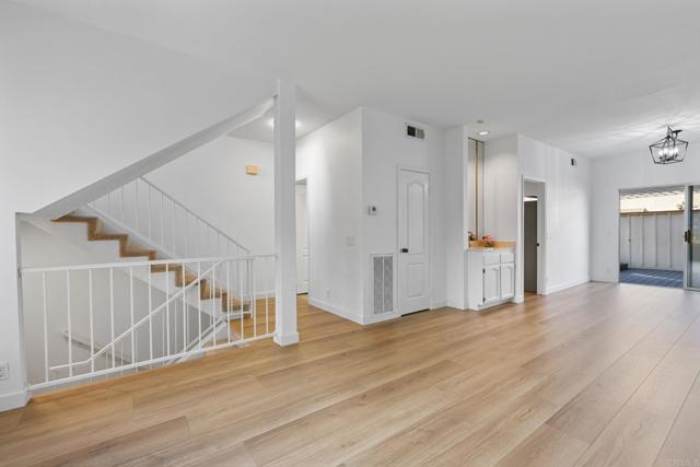 7727 Caminito Monarca, Carlsbad CA: https://media.crmls.org/mediaz/9991eee5-6f33-4ac3-bedb-12a30e5044e9.jpg