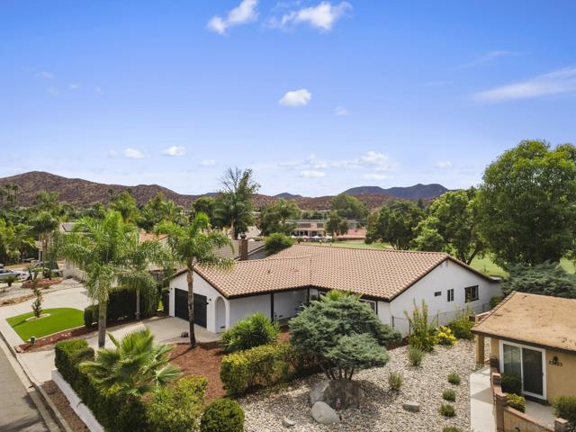 23235 Canyon Lake Dr S, Canyon Lake CA: https://media.crmls.org/mediaz/99923466-ec0d-4e83-8087-c26185785e65.jpg