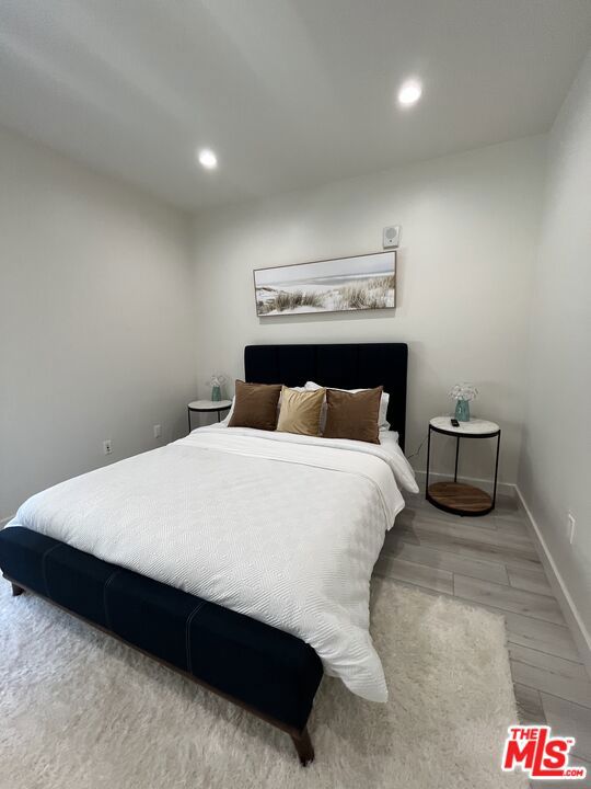 124 S Croft Avenue, Los Angeles CA: https://media.crmls.org/mediaz/999240a7-d9ee-4002-ab83-e741b55cd619.jpg