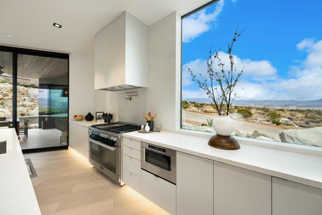 2085 Desert Flower Court, Palm Springs CA: https://media.crmls.org/mediaz/9992b27e-f9f2-4786-9482-124adf89b366.jpg