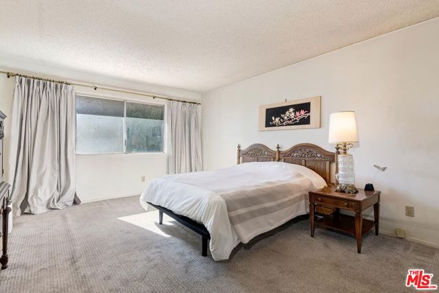 24561 Calvert Street, Woodland Hills CA: https://media.crmls.org/mediaz/999314e9-e9e4-4af7-84ce-228600a855b4.jpg