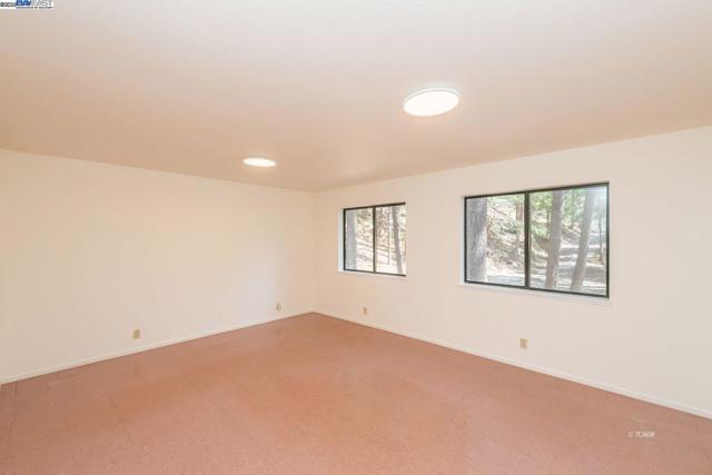121 Mountain Aire Ln, Trinity Center CA: https://media.crmls.org/mediaz/99933b74-10c3-4c61-8397-c20c7317ded9.jpg