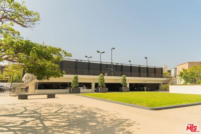 2220 Avenue Of The Stars, Los Angeles CA: https://media.crmls.org/mediaz/9993a5d3-db9c-4da9-98e4-a839e3cca6e3.jpg