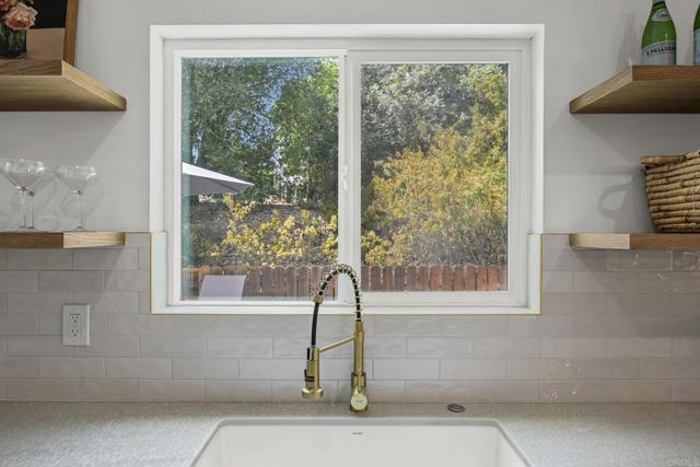 Detail Gallery Image 13 of 42 For 2015 Summit Dr, Escondido,  CA 92025 - 4 Beds | 3/1 Baths