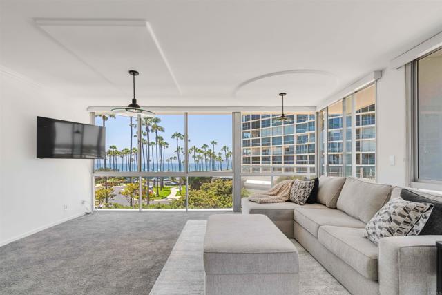 1820 Avenida Del Mundo, Coronado CA: https://media.crmls.org/mediaz/99945f90-8d0a-4dd4-b3d3-bccfbc10ce67.jpg