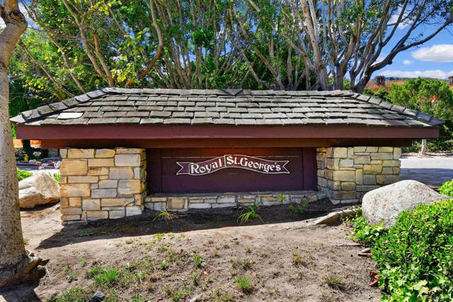 13957 Royal Melbourne Sq, San Diego CA: https://media.crmls.org/mediaz/999510d1-c69f-4675-b574-a6e5eba19f2d.jpg