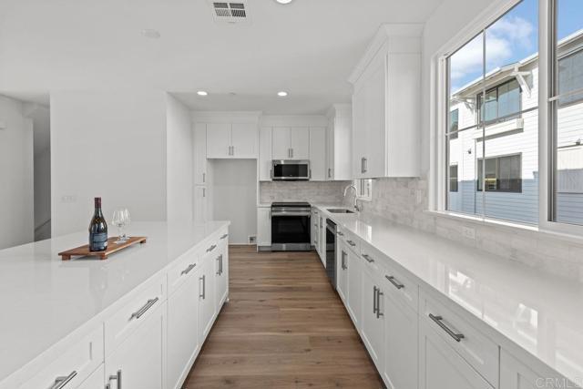 Detail Gallery Image 3 of 43 For 2541 Delphinium Ln, Carlsbad,  CA 92008 - 3 Beds | 2/2 Baths