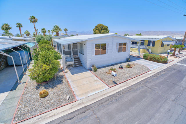14777 Palm Drive, Desert Hot Springs CA: https://media.crmls.org/mediaz/9995c037-50e0-4aa2-a850-e568e8ce6a6e.jpg
