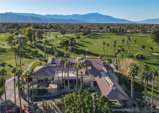 77881 N Woodhaven Dr, Palm Desert CA: https://media.crmls.org/mediaz/9995eb05-14f3-48f8-b158-75f8669b1804.jpg