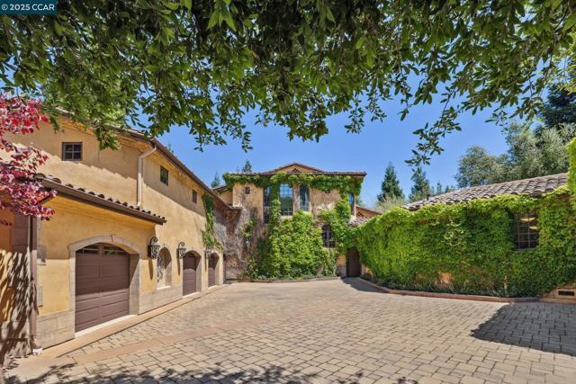 3711 Northgate Woods Court, Walnut Creek CA: https://media.crmls.org/mediaz/99961d41-0a11-46f9-9c11-91398f3e04a6.jpg