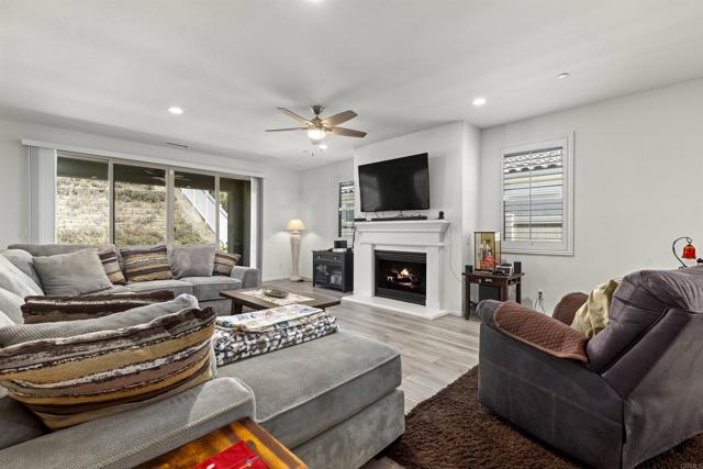 34885 Heartland Lane, Murrieta CA: https://media.crmls.org/mediaz/9996a18e-b1f4-42b4-82aa-64328fa29335.jpg