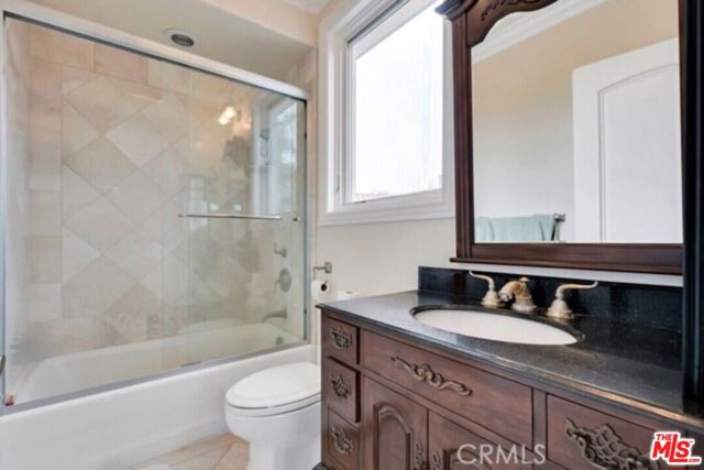 10517 Blythe Avenue, Los Angeles CA: https://media.crmls.org/mediaz/9996d9b9-cfed-488f-94fd-d88e7cfede7c.jpg