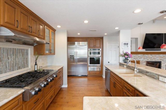 1373 Stoneridge Circle, Escondido CA: https://media.crmls.org/mediaz/9996f45d-76d2-444d-afe2-f68178727c2f.jpg