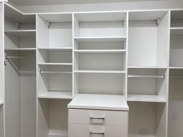 190 Cleaveland Rd, Pleasant Hill CA: https://media.crmls.org/mediaz/9996ffee-241e-4f03-be1f-3656ac410c09.jpg