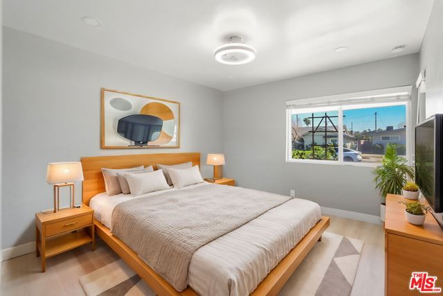 8901 Rubio Avenue, North Hills CA: https://media.crmls.org/mediaz/9997086b-39f6-4693-b68a-b781feb3eac5.jpg