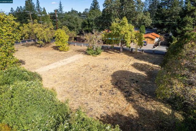 2339 Tice Valley Blvd, Walnut Creek CA: https://media.crmls.org/mediaz/999714d8-8429-4fe7-90fd-a053c8e608e8.jpg