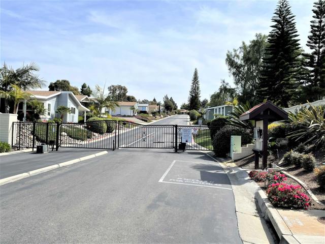 5420 Kipling Lane, Carlsbad CA: https://media.crmls.org/mediaz/99979803-aded-4929-963b-890b51b25eca.jpg