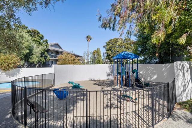 464 Fathom Drive, San Mateo CA: https://media.crmls.org/mediaz/9997d071-93d1-47b1-b7af-2694b1f72c93.jpg