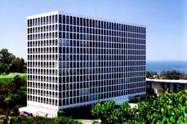 1001 Genter, La Jolla CA: https://media.crmls.org/mediaz/99982527-1add-4258-8850-b26fb00ecc5d.jpg