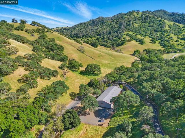 2000 Curry Canyon Rd, Clayton CA: https://media.crmls.org/mediaz/9998355d-c66d-4b84-a48f-1cefa85f22b8.jpg