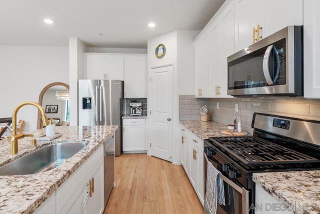 1569 Wildgrove Way, Vista CA: https://media.crmls.org/mediaz/99988c06-1f13-4fed-929b-dc6f17244dff.jpg