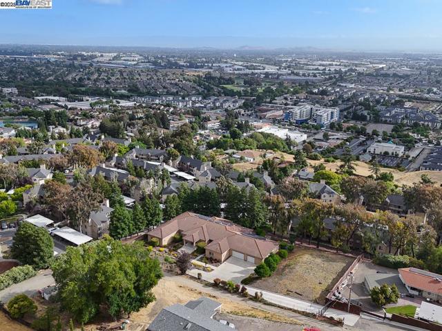 874 Overhill Dr, Hayward CA: https://media.crmls.org/mediaz/9998ce10-c60a-4bae-a3b1-f252d994d75f.jpg