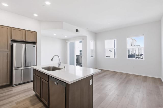 Detail Gallery Image 8 of 64 For 1455 Banahaw Way #6,  Chula Vista,  CA 91915 - 3 Beds | 2/1 Baths