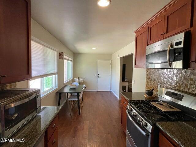 Detail Gallery Image 5 of 8 For 740 E Hillcrest Dr, Thousand Oaks,  CA 91360 - 3 Beds | 2 Baths