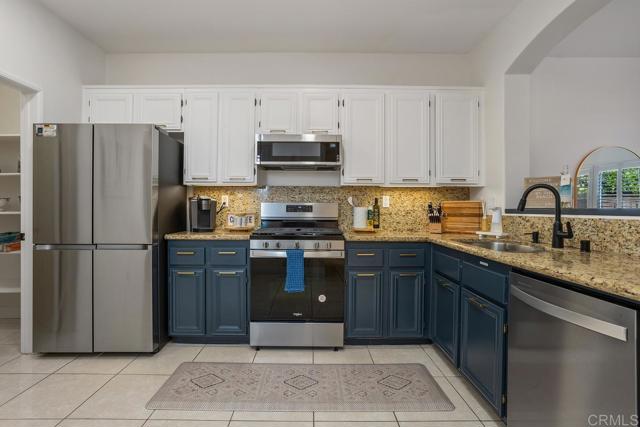 646 Sumner Way, Oceanside CA: https://media.crmls.org/mediaz/9999079d-bdc3-48a0-842f-4f235bb7090b.jpg