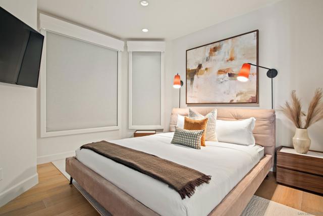 7729 Ivanhoe Avenue, La Jolla CA: https://media.crmls.org/mediaz/99997ac2-7ac2-47e8-9b79-0ee0890a5687.jpg