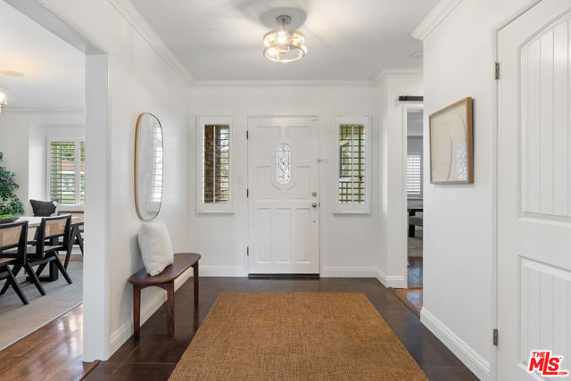 4180 Mount Vernon Drive, View Park CA: https://media.crmls.org/mediaz/999a14fd-7fc5-4d86-aedf-56a8344edfe9.jpg