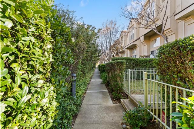 150 Holly Court, Mountain View CA: https://media.crmls.org/mediaz/999b2c0c-d578-4fb4-b239-79c737ebd70d.jpg