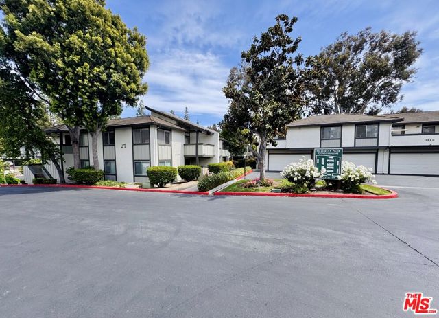 1348 E Hillcrest Drive, Thousand Oaks CA: https://media.crmls.org/mediaz/999b97cb-66a3-446d-a611-bb3ebf35089c.jpg