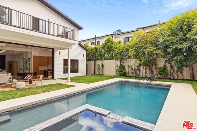 4535 Haskell Avenue, Encino CA: https://media.crmls.org/mediaz/999c0bf8-a277-4c7d-ae44-d9f3c456eade.jpg