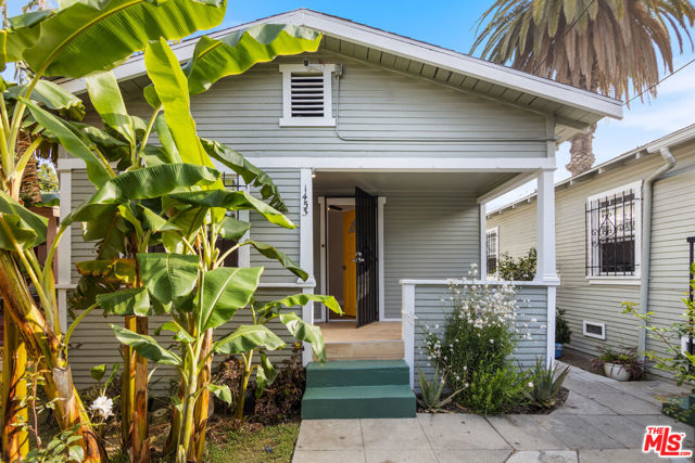 1451 W 37th Drive, Los Angeles CA: https://media.crmls.org/mediaz/999d137f-273f-4b0c-8392-494978ac93aa.jpg