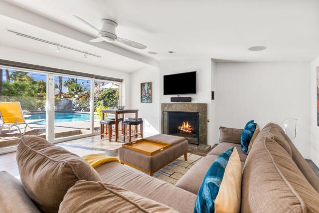1223 E San Lorenzo Road, Palm Springs CA: https://media.crmls.org/mediaz/999d4b2e-b59e-4ff5-bcc7-bb3405b784c3.jpg