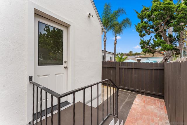 503 Rosemont St, La Jolla CA: https://media.crmls.org/mediaz/999db9f9-1ae5-4720-be9c-e62a30c870c2.jpg