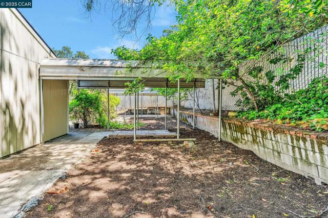 280 Sierra Dr, Walnut Creek CA: https://media.crmls.org/mediaz/999e084c-d306-4f47-9ea2-194b6154648f.jpg