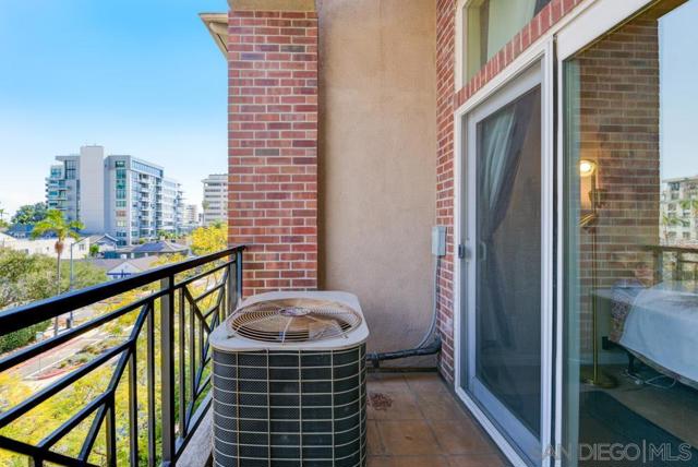 350 Nutmeg St, San Diego CA: https://media.crmls.org/mediaz/999ea850-65e0-45a5-8f30-7c0ad2f345de.jpg
