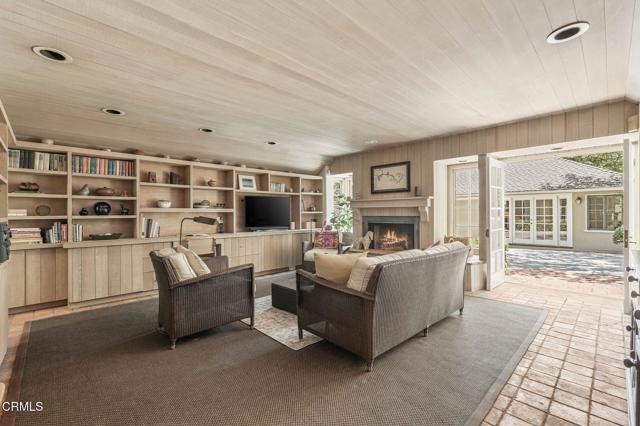 818 Huntington Garden Drive, San Marino CA: https://media.crmls.org/mediaz/999eb0f4-7f6f-45af-9d6a-12c60eedec59.jpg