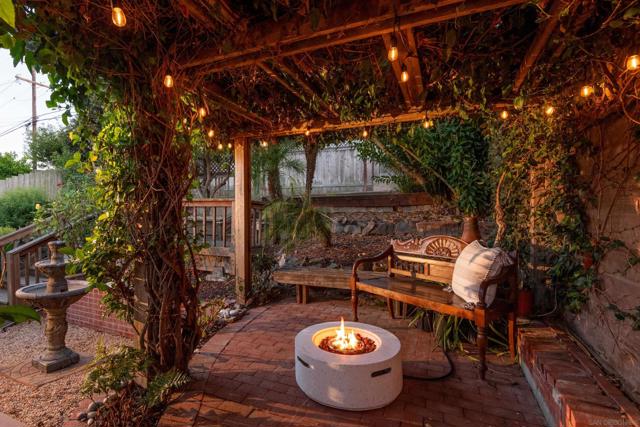 4027 Narragansett Ave, San Diego CA: https://media.crmls.org/mediaz/999f0fd7-f6f6-4136-adb5-01d6ec2e1733.jpg