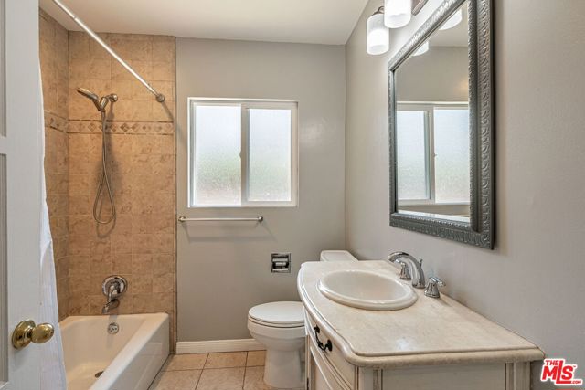 22125 Costanso Street, Woodland Hills CA: https://media.crmls.org/mediaz/999f2958-782a-45fb-8f56-e38080bacecc.jpg