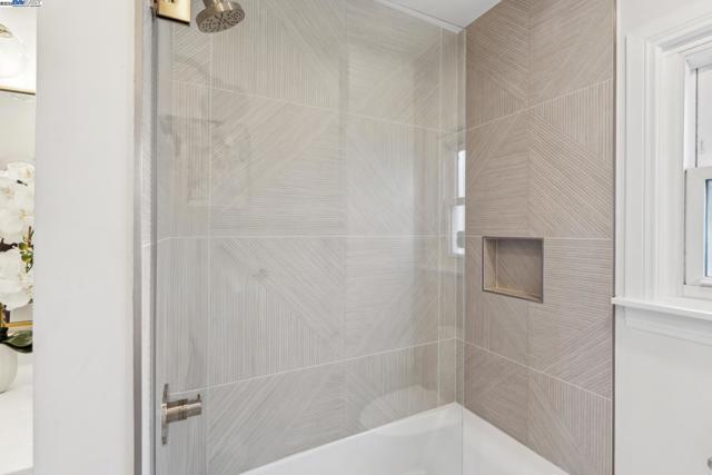 1827 Moreland Dr, Alameda CA: https://media.crmls.org/mediaz/999f8eb6-aa3b-4e60-b3ab-68c6a089d4fa.jpg