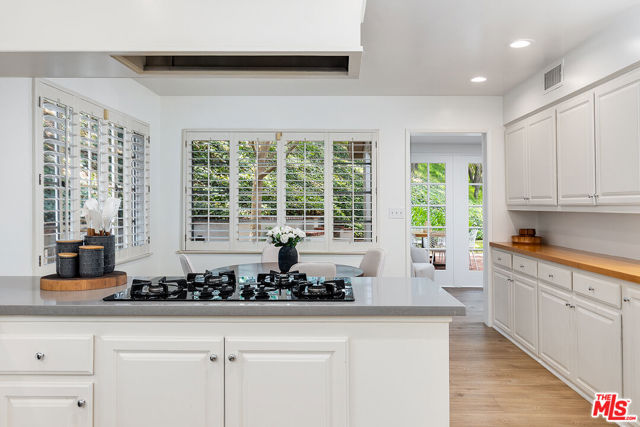 1215 Linda Ridge Lane, Pasadena CA: https://media.crmls.org/mediaz/999f95cd-37f3-46d8-bdee-bb8d64046b34.jpg