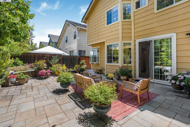 5373 Shamrock Cmn, Fremont CA: https://media.crmls.org/mediaz/999fb84a-32f5-49ac-ae63-32d66f84e829.jpg