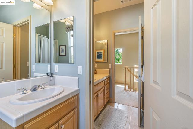 548 Gabriel Ct, Walnut Creek CA: https://media.crmls.org/mediaz/99a00234-4eb0-4838-b456-02dab7db03c0.jpg