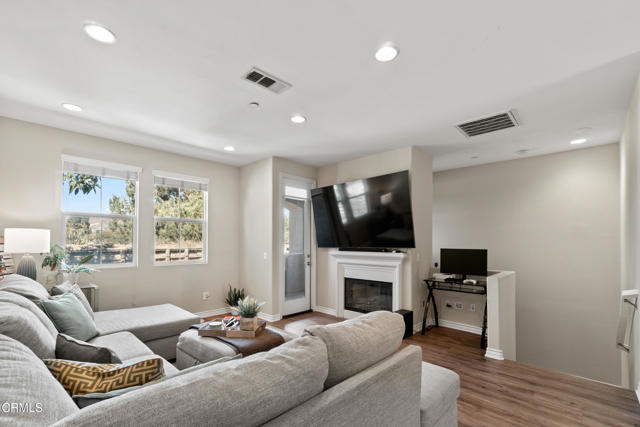 Detail Gallery Image 13 of 32 For 1431 via Bonito, Camarillo,  CA 93012 - 2 Beds | 2/1 Baths