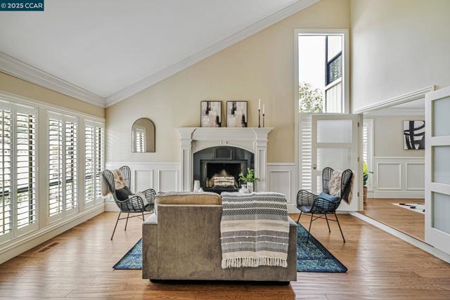 732 Graham Ct, Danville CA: https://media.crmls.org/mediaz/99a0de8a-65fa-4d67-93a8-d9826ae7ffec.jpg